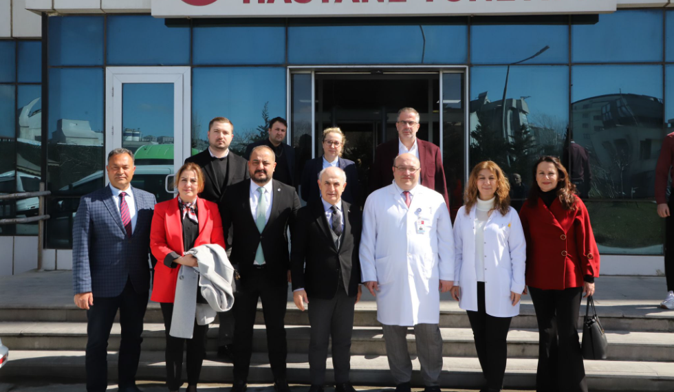 Başkan Akgün, Tıp Bayramı’nda doktor ve sağlık çalışanlarını ziyaret etti